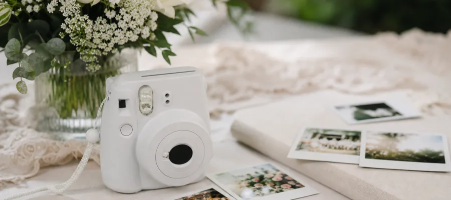 Sofortbildkameras auf Hochzeiten: emotionale Momente stilvoll festhalten